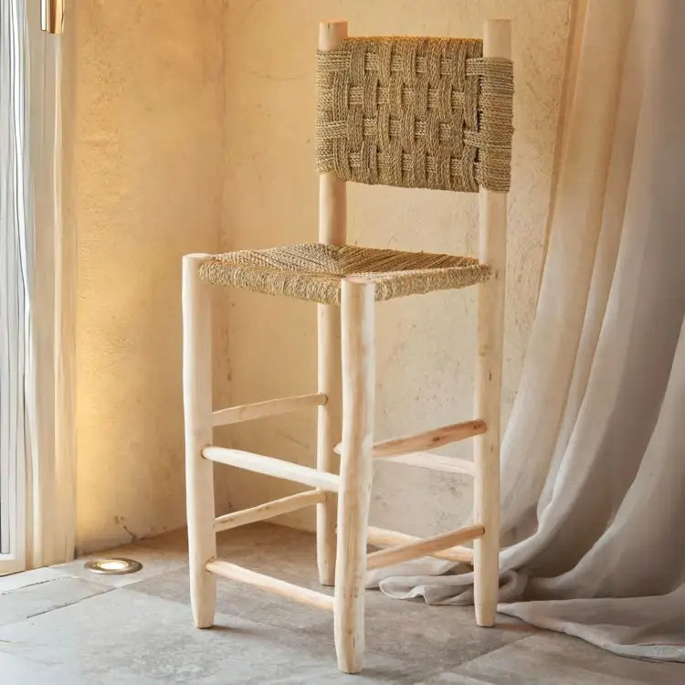Bar stool with checkered backrest